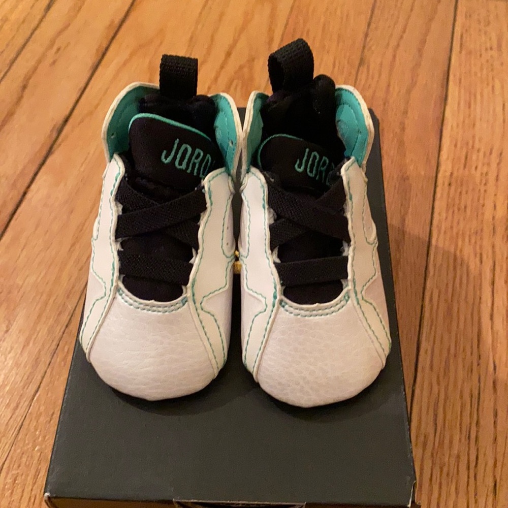 Infant Jordan sneakers & hat. Like New !